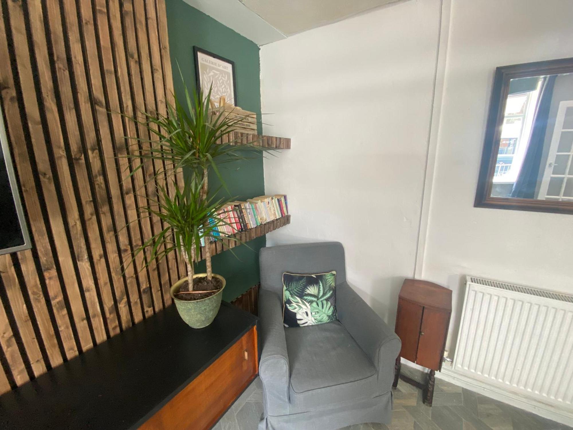 Mountain View Two Bedroom Llwynypia Экстерьер фото